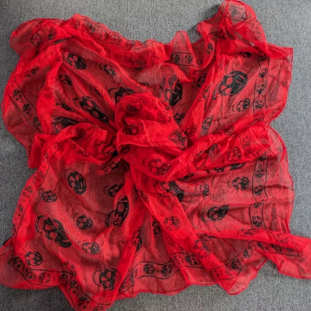 Authentic 100% silk Alexander McQueen skull scarf